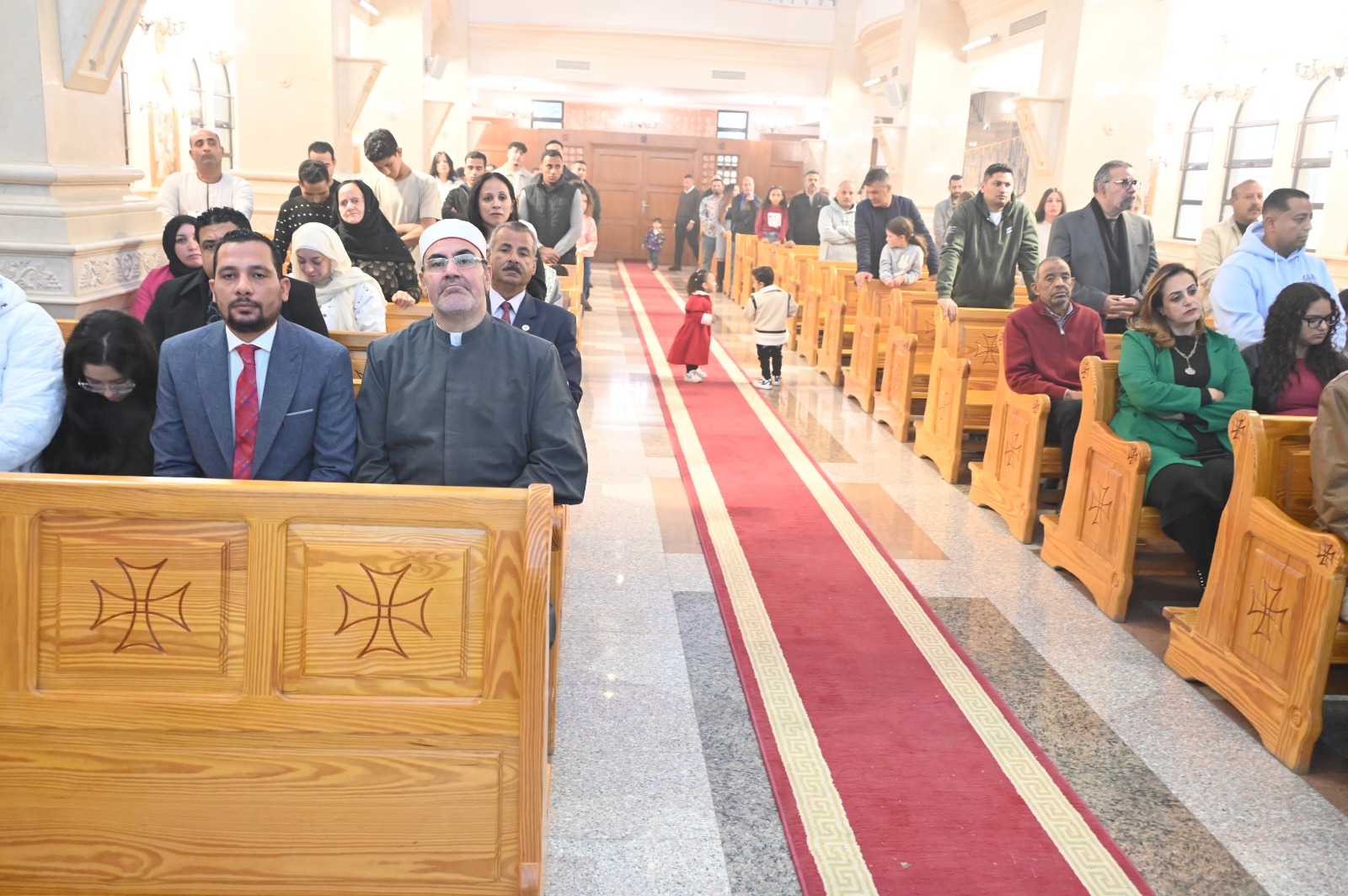 الاخوه الأقباط أثناء الاحتفال بعيد الميلاد المجيد