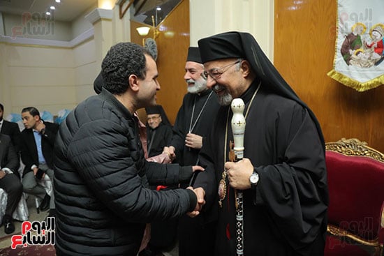 الزميل محمد الأحمدى يوجه التهئة للأنبا إبراهيم إسحاق الزميل محمد الأحمدى يوجه التهئة للأنبا إبراهيم إسحاق