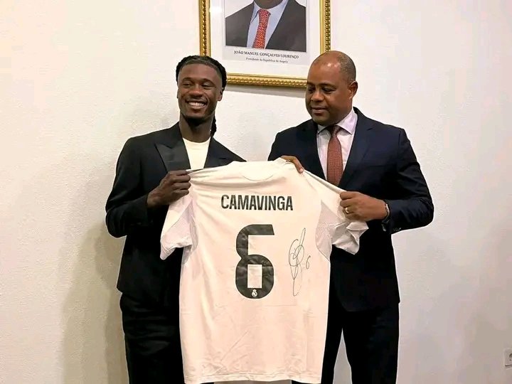 كامافينجا مع وزير الرياضة الأنجولي