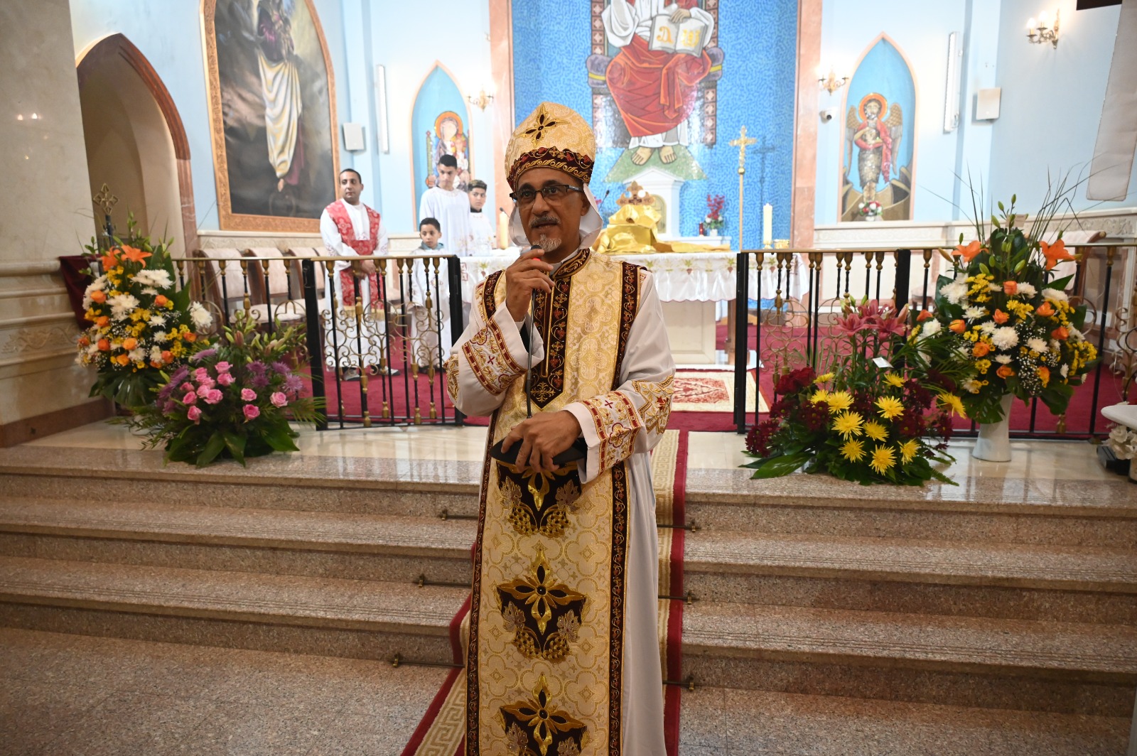 الانبا حنا صديق راعي الكاتدرائية