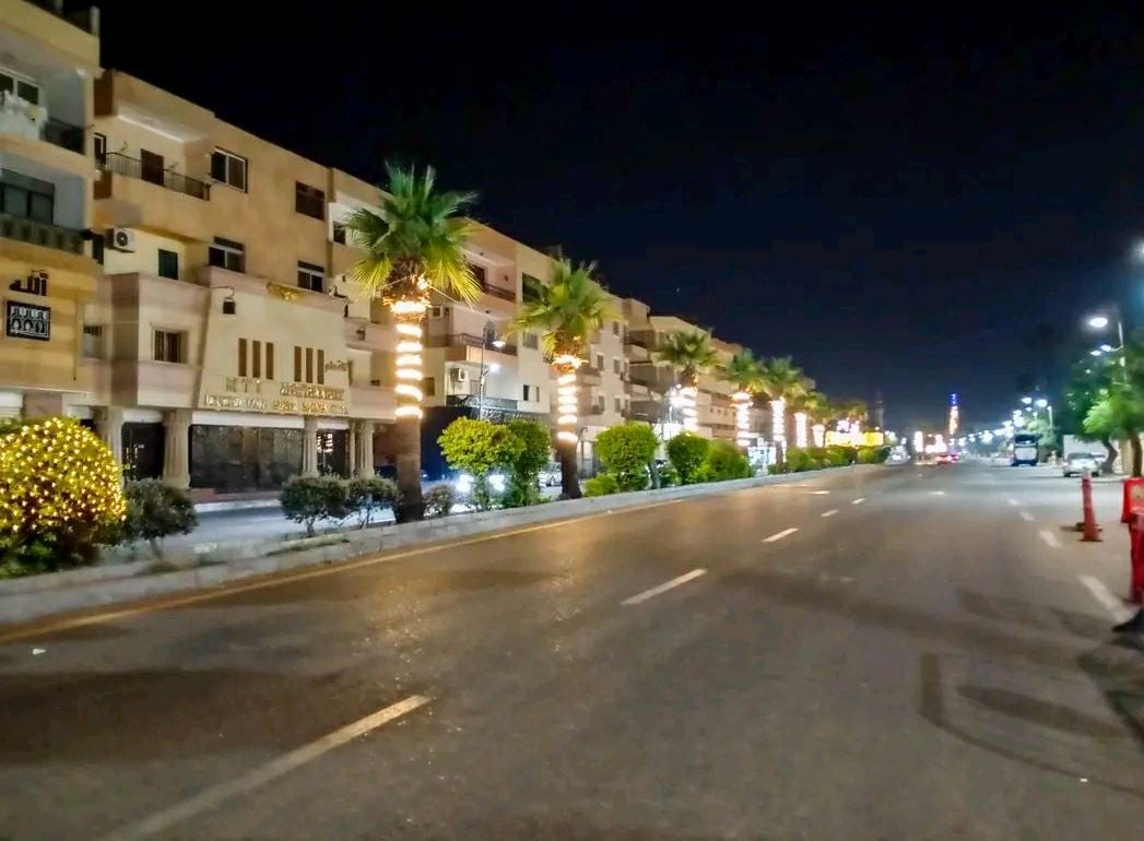 الأضواء المميزة فى شارع البحر وميادين الأقصر