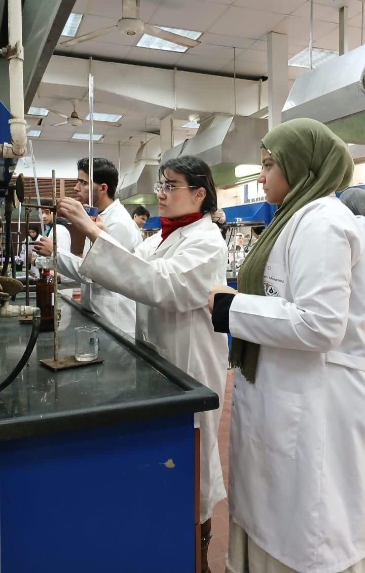 انطلاق امتحانات العملى لطلاب صيدلة بجامعة القاهرة الأهلية