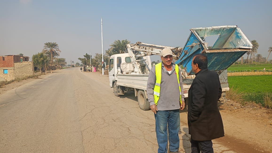 رئيس مدينة العياط يتابع حملات النظافة والتجميل بالشوارع والطرق