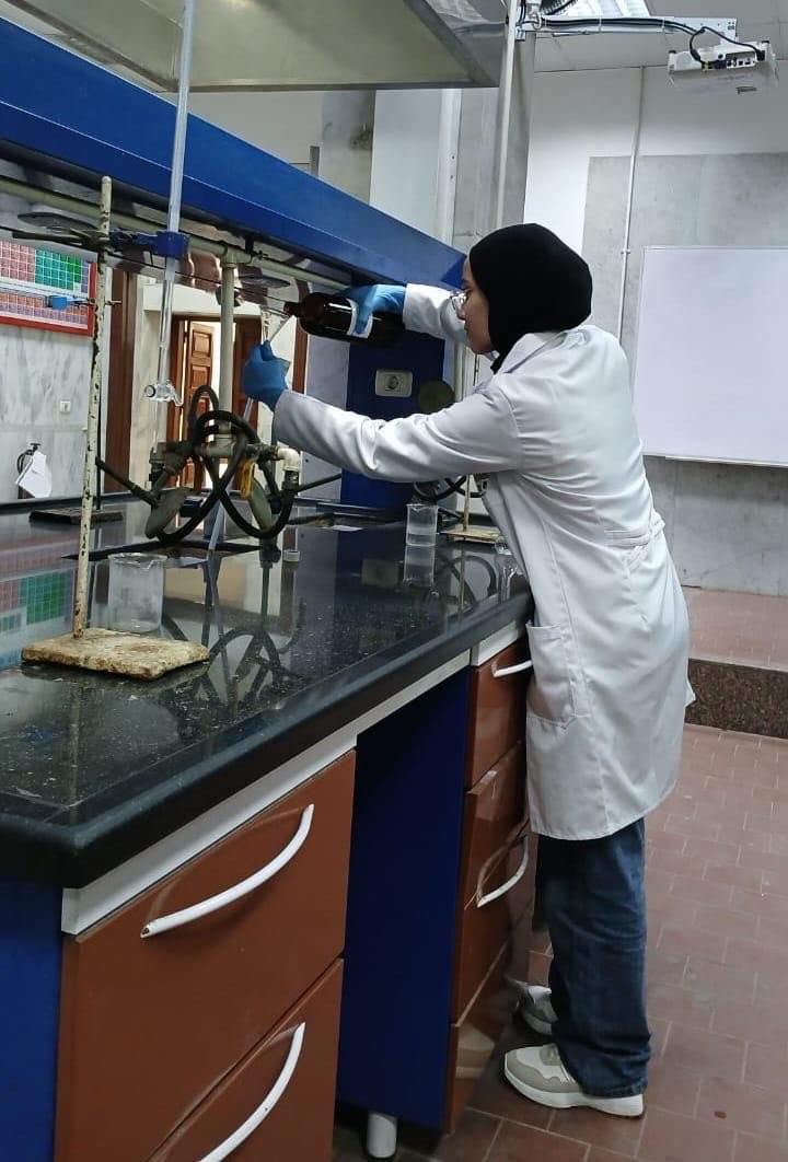 امتحانات العملى لطلاب صيدلة بجامعة القاهرة الأهلية