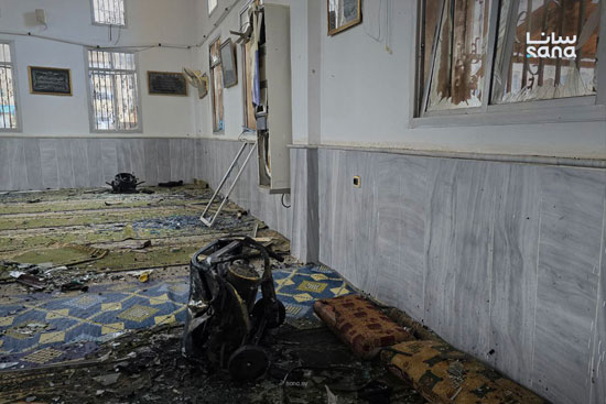 المسجد من الداخل بعد التفجير