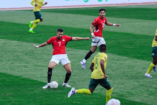 محمود ترزيجيه وفريقه في المباراة