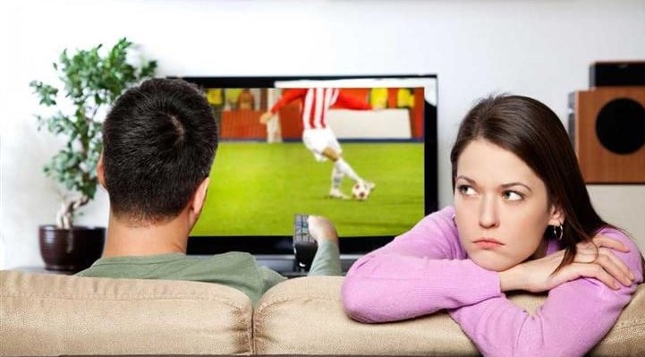 نصائح للتعامل مع زوجك المشجع العصبى