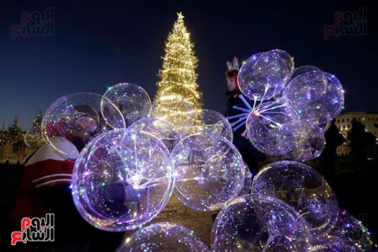 بالونات مضيئة في ساحة دفورتسوفايا