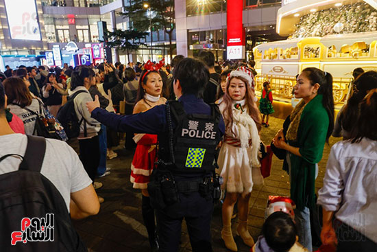 رجال الشرطة فى شوارع تايوان مع احتفالات الكريسماس