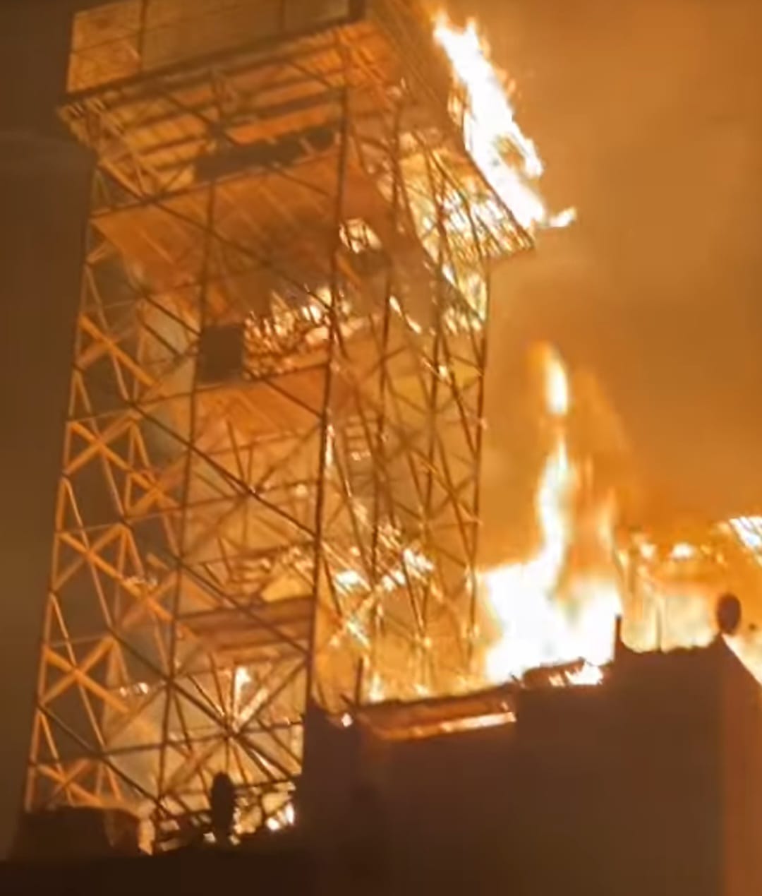 جانب من الحريق (6)