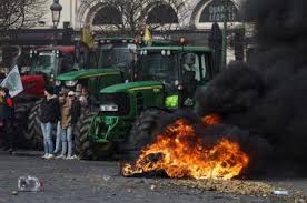 احتجاجات فى المزارعين