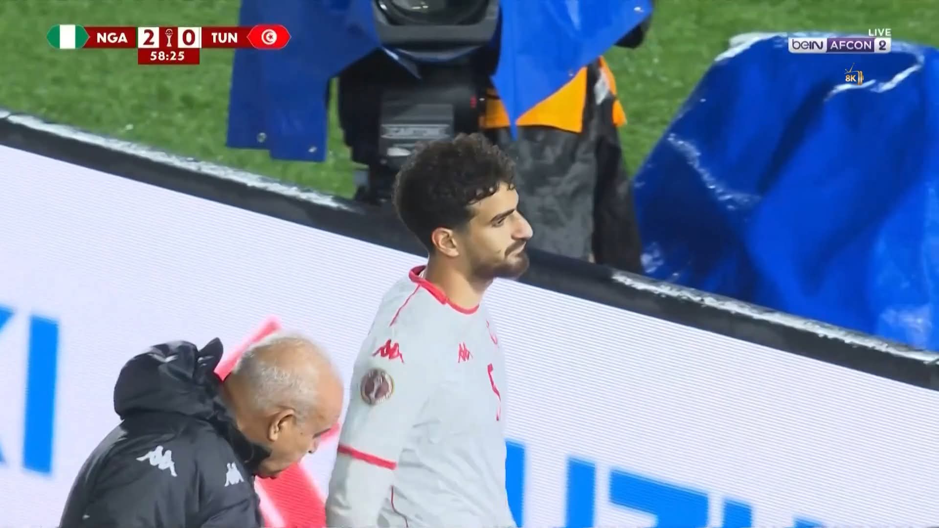 بن رمضان لاعب الأهلي مصاب (2)