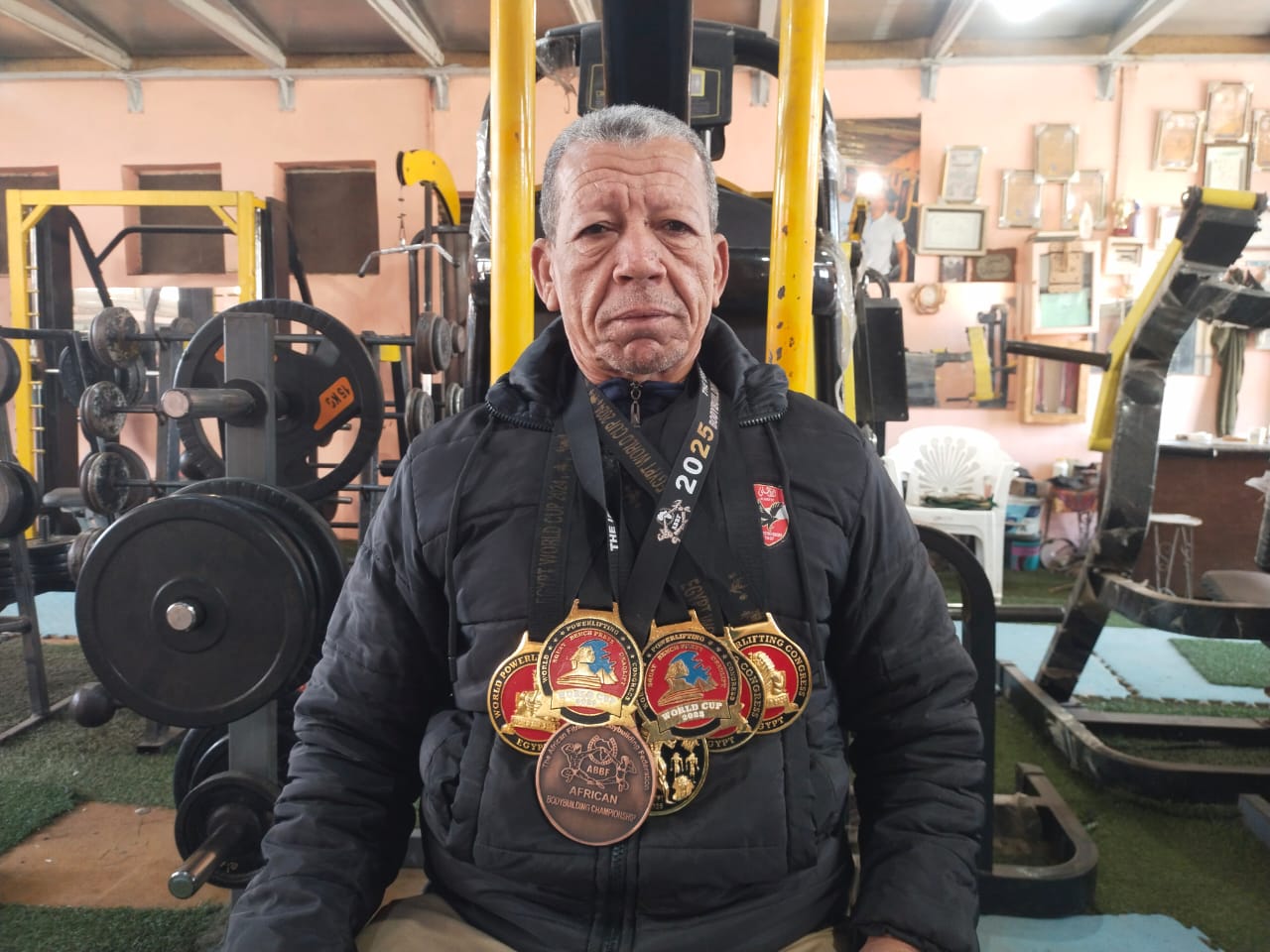 الكابتن هاشم يحمال ميداليات بطولة العالم وبرونزية كمال أجسام افريقيا