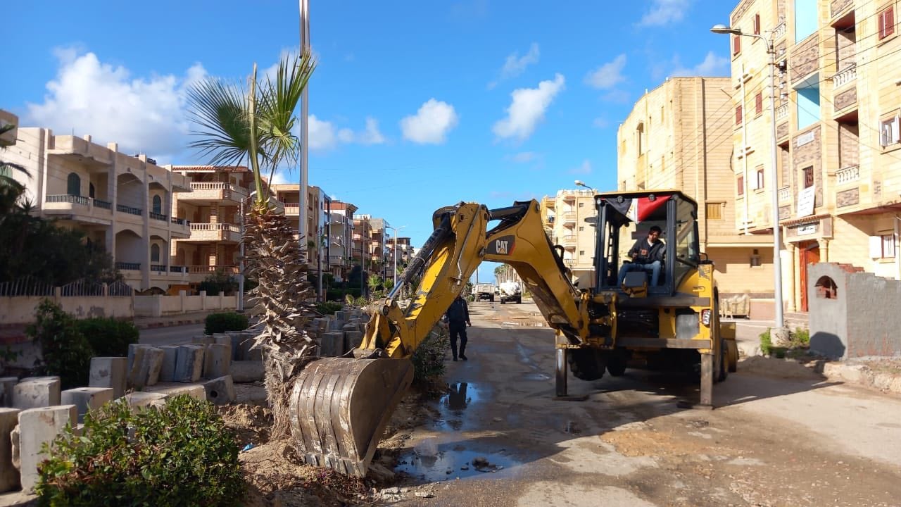 تطوير طريق كورنيش شاطئ الفنار بمصيف بلطيم