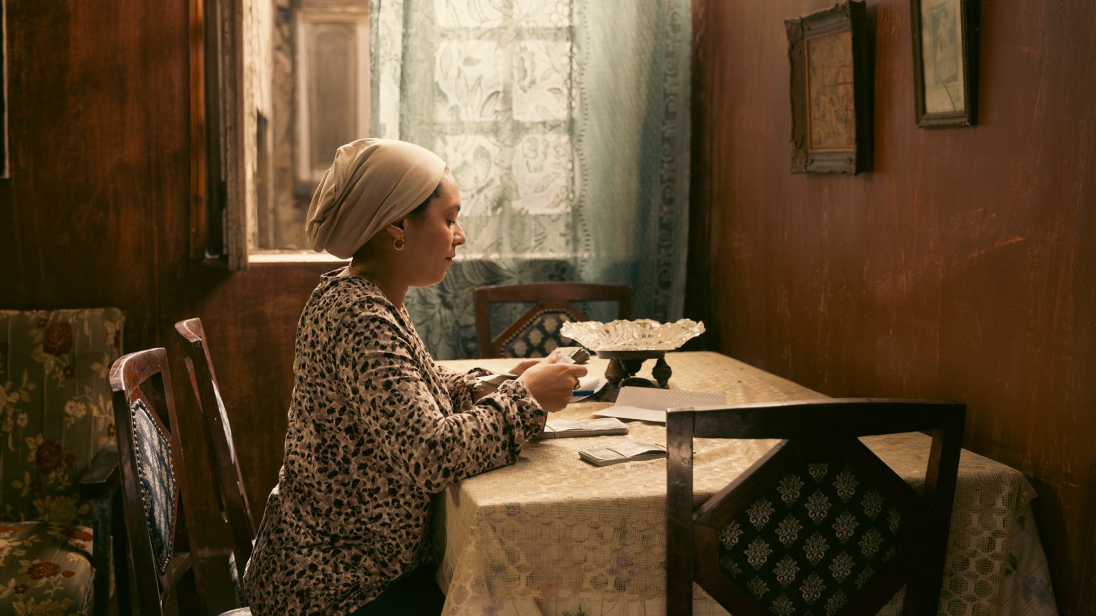 الفنانة رحمة أحمد في كواليس عرض وطلب