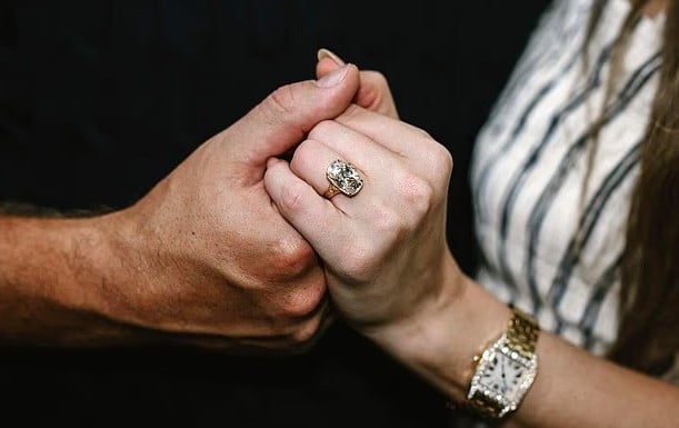 خاتم تايلور سويفت 