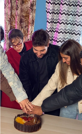 نور عمرو دياب مع خطيبها