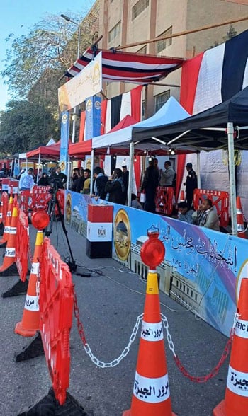 130060-توافد-الأهالي-في-إمبابة-على-لجان-الانتخابات-(7)