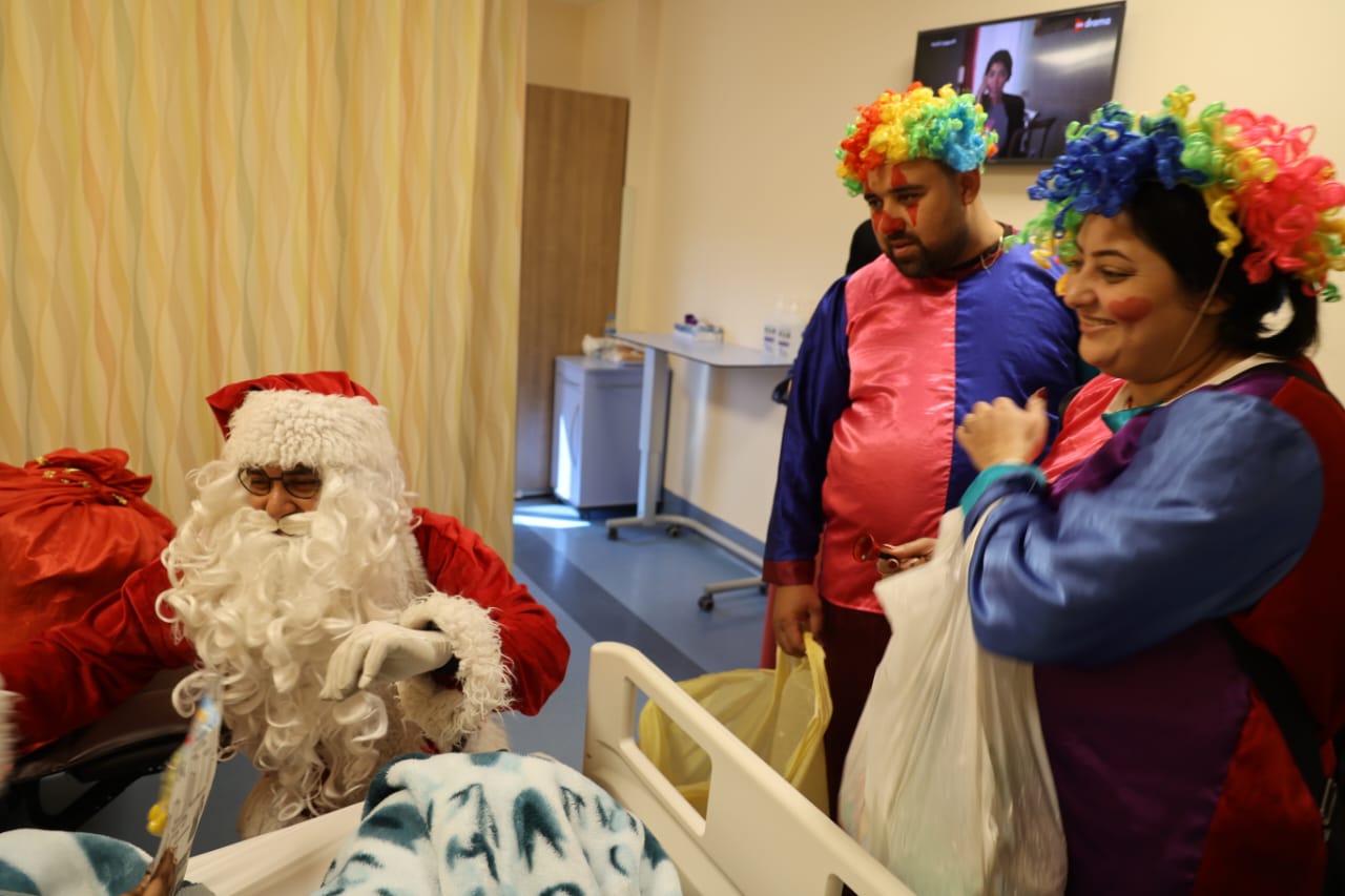 توزيع الهدايا على أطفال السرطان فى الأقصر