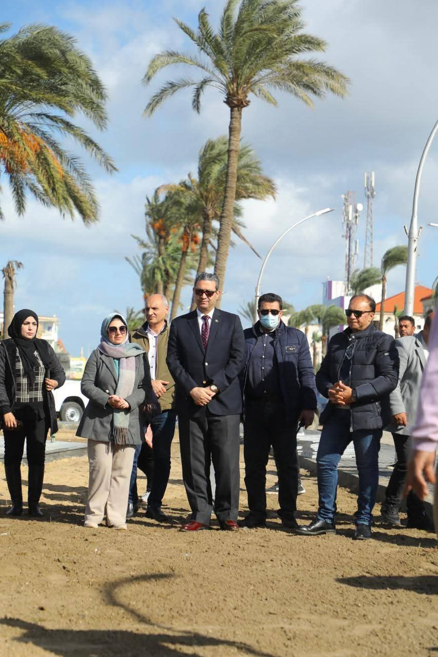 محافظ دمياط يتفقد رأس البر