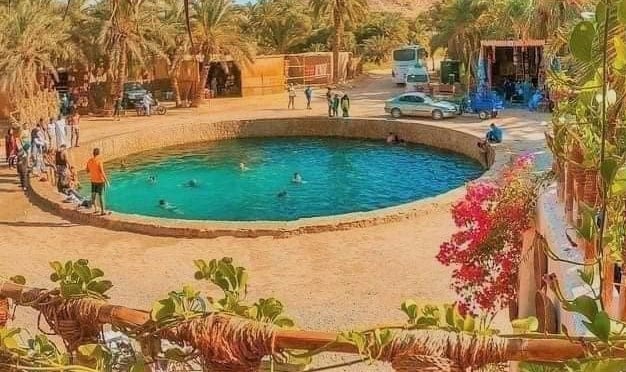 السباحة في عين كليوباترا بواحة سيوة