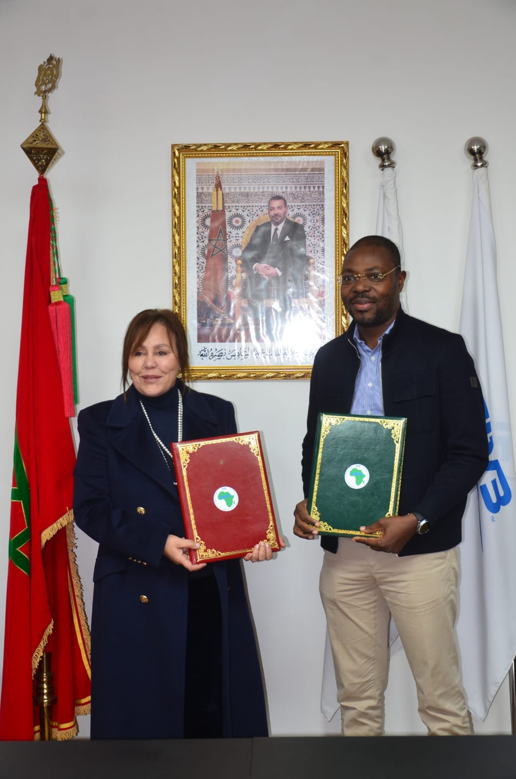 توقيع اتفاقية تنظيم بطولة إفريقيا لكرة الطائرة للرجال (1)