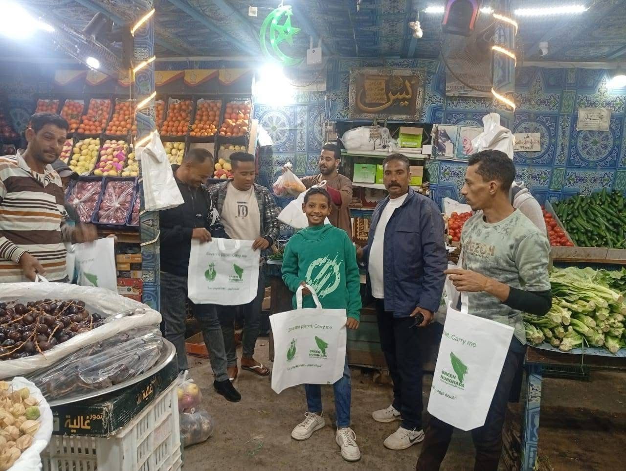 حملات توعية بمخاطر الأكياس البلاستيكية على البيئة