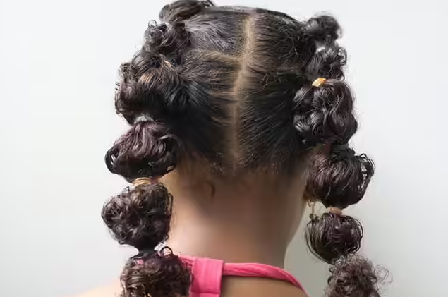 تسريحة شعر مجعدة 