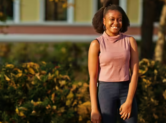 تسريحة شعر نصف مرفوعة ونصف منسدلة 