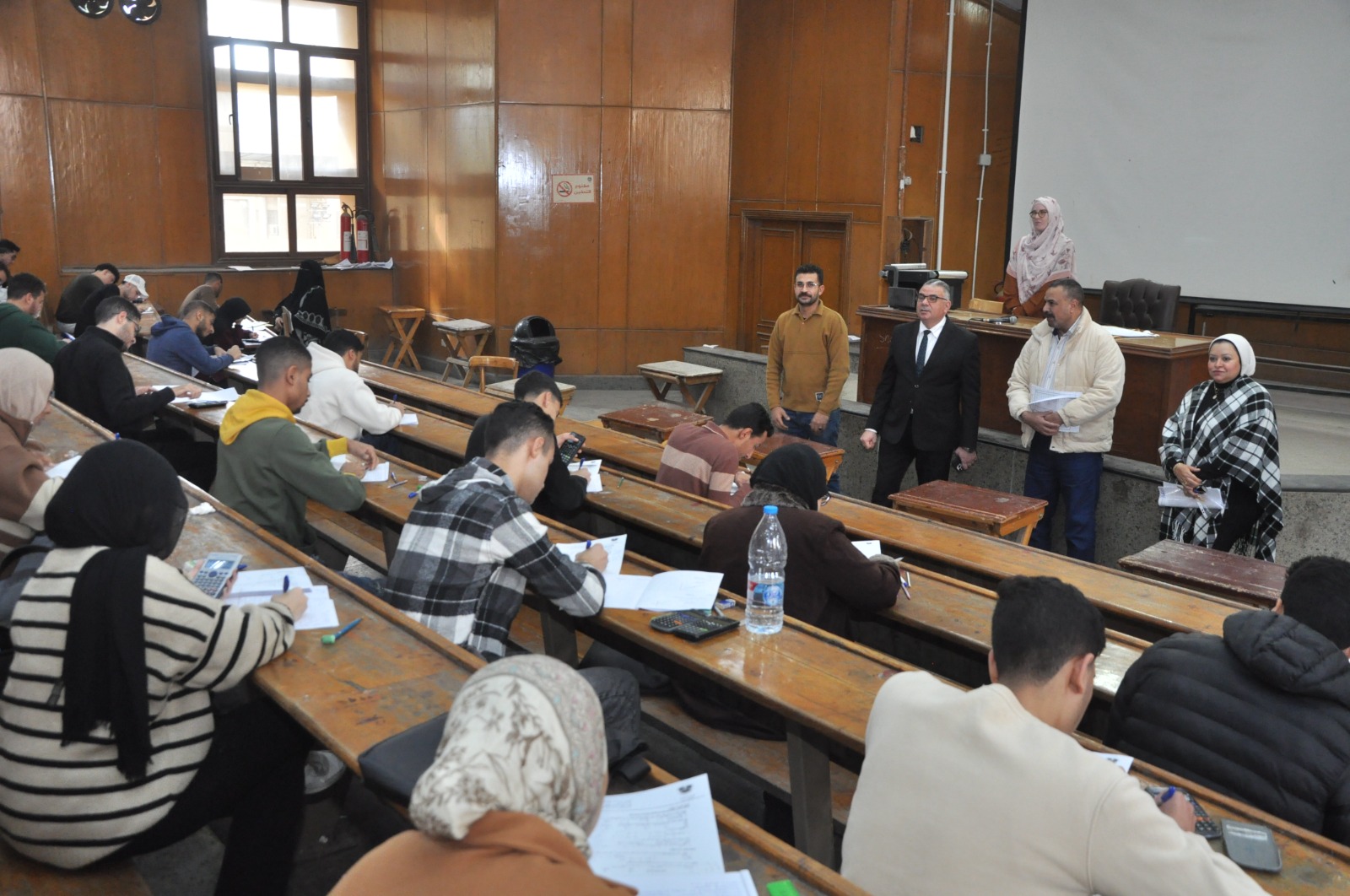 تخفيف الكثافة بتجارة عين شمس بلجان الامتحانات