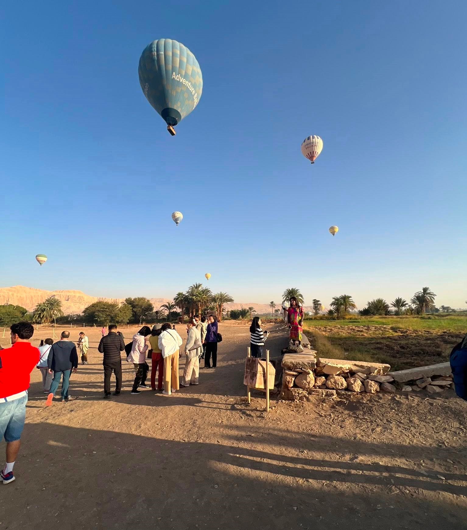 توافد كبير من سياح العالم فى المعالم الأثرية بالأقصر