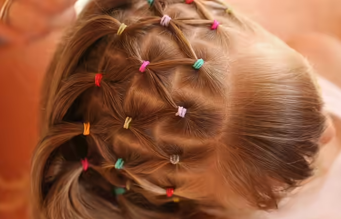 ربطات الشعر المطاطية المتقاطعة