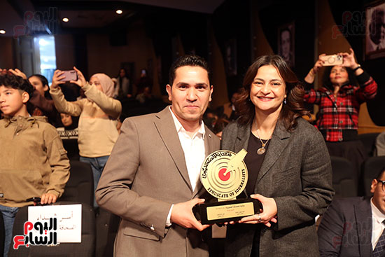 الزميل السيد زيادة بصحبه الكاتبه علا الشافعى