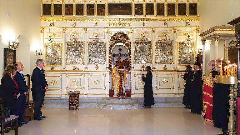 الكنيسه من الداخل