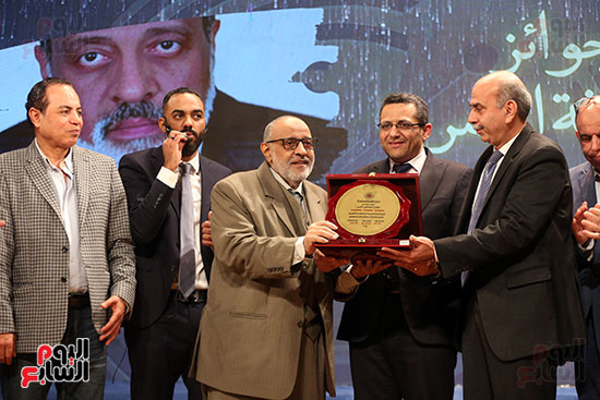 تكريم خاص للكاتب الصحفي نجيب محمد يعقوب أحد أقدم شيوخ المصححين والمراجعين