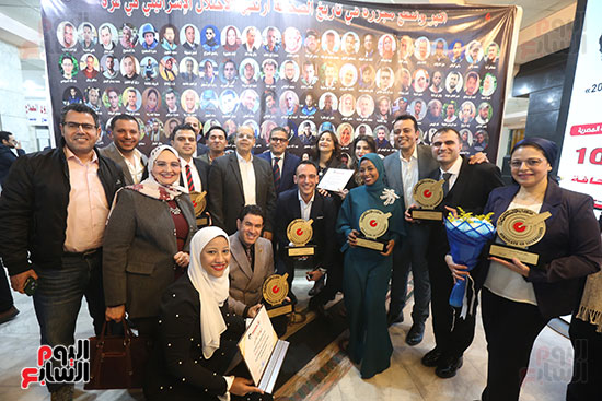 جانب من احتفال الزملاء باليوم السابع