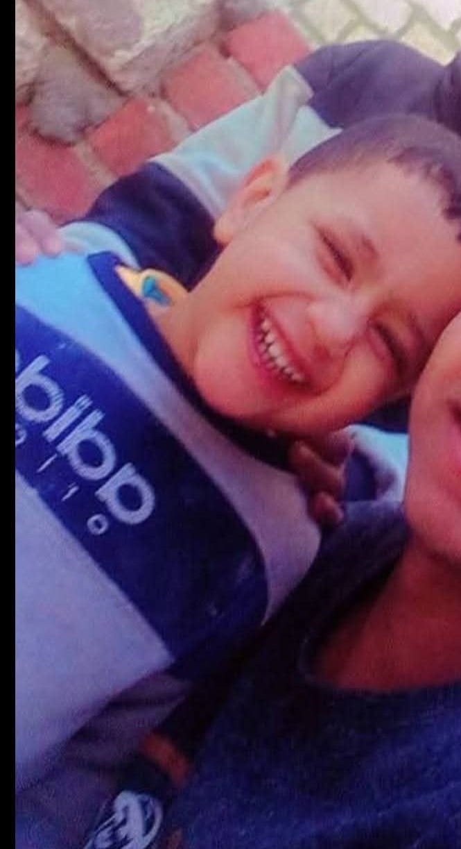 كهربائي وأبنائه الثلاثة أثر تسرب غاز   (1)