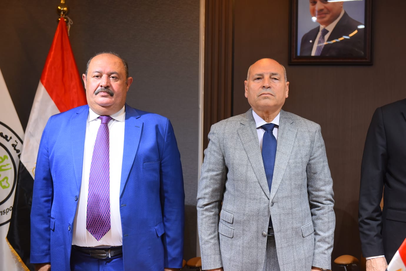 محافظ القاهرة وأشرف الدوكار رئيس نقابة النقل البرى