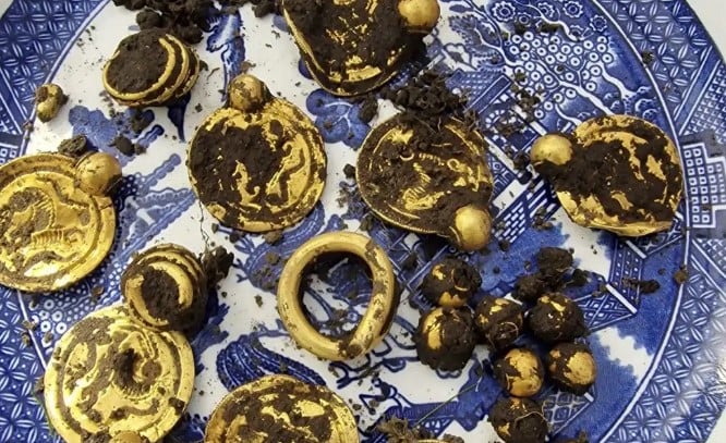 قلادات ذهبية