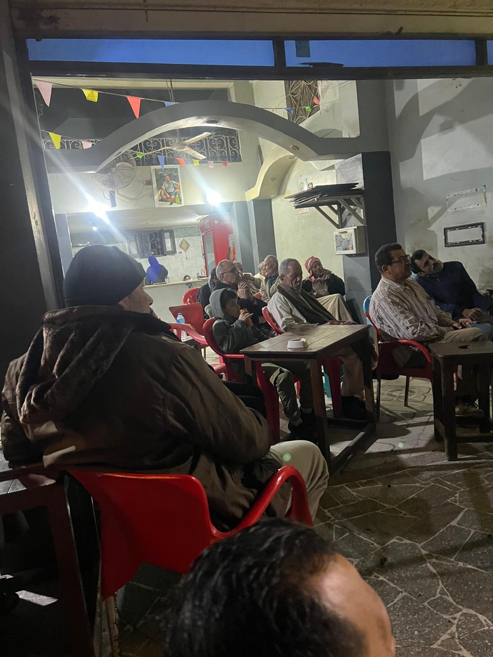 اعداد داخل المقاهي