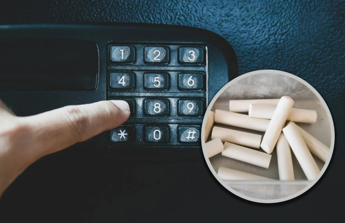 طلاب صينيون يستخدمون غبار الطباشير لفك شفرة خزنة الهاتف في الفصل الدراسي