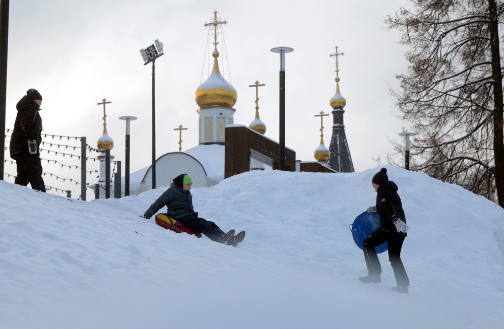احتفال على الجليد.. روسيا تستقبل العام الجديد 2026 تحت الصفر (2)