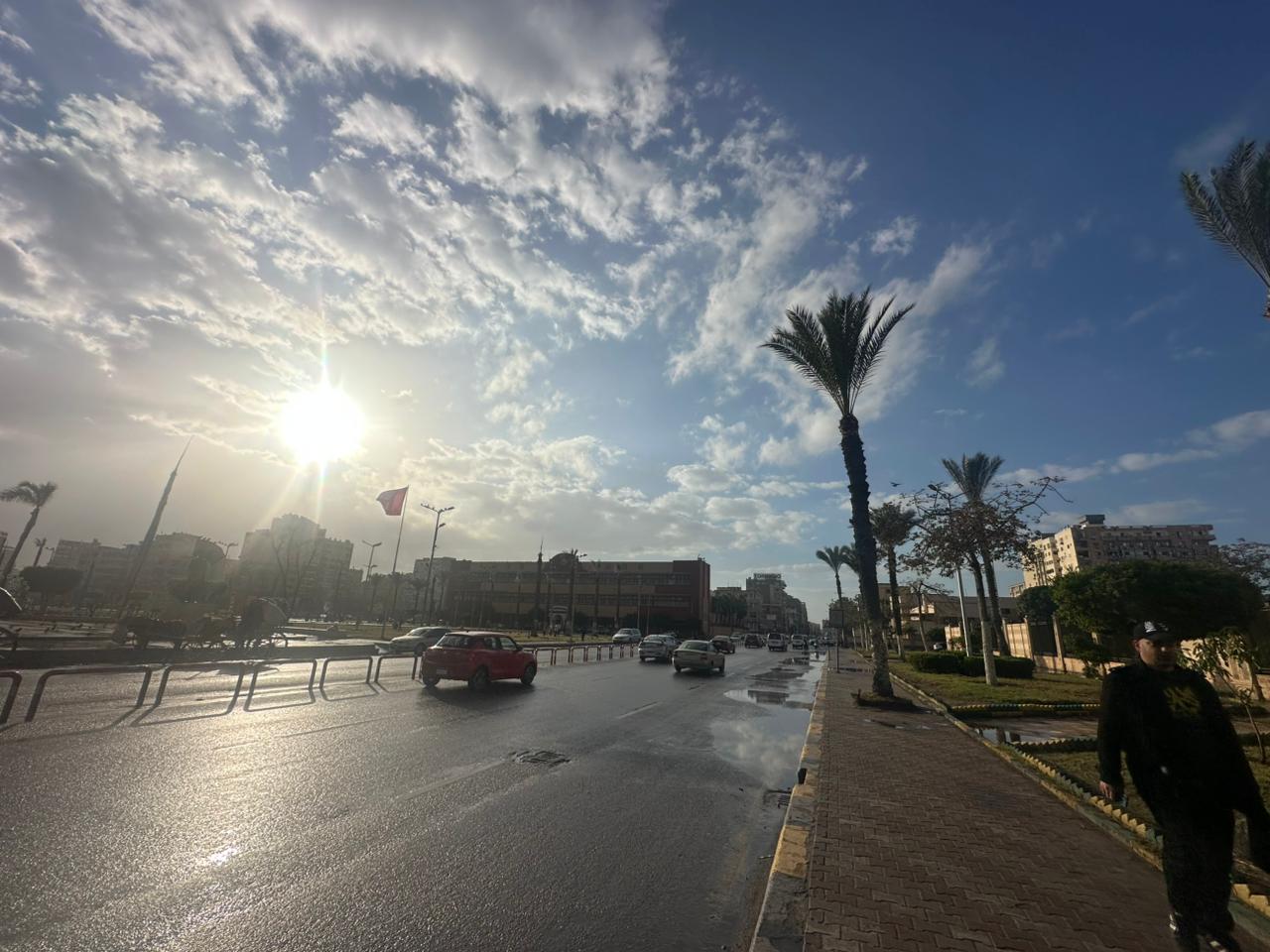 الشمس بين للغيوم الشمس بين للغيوم