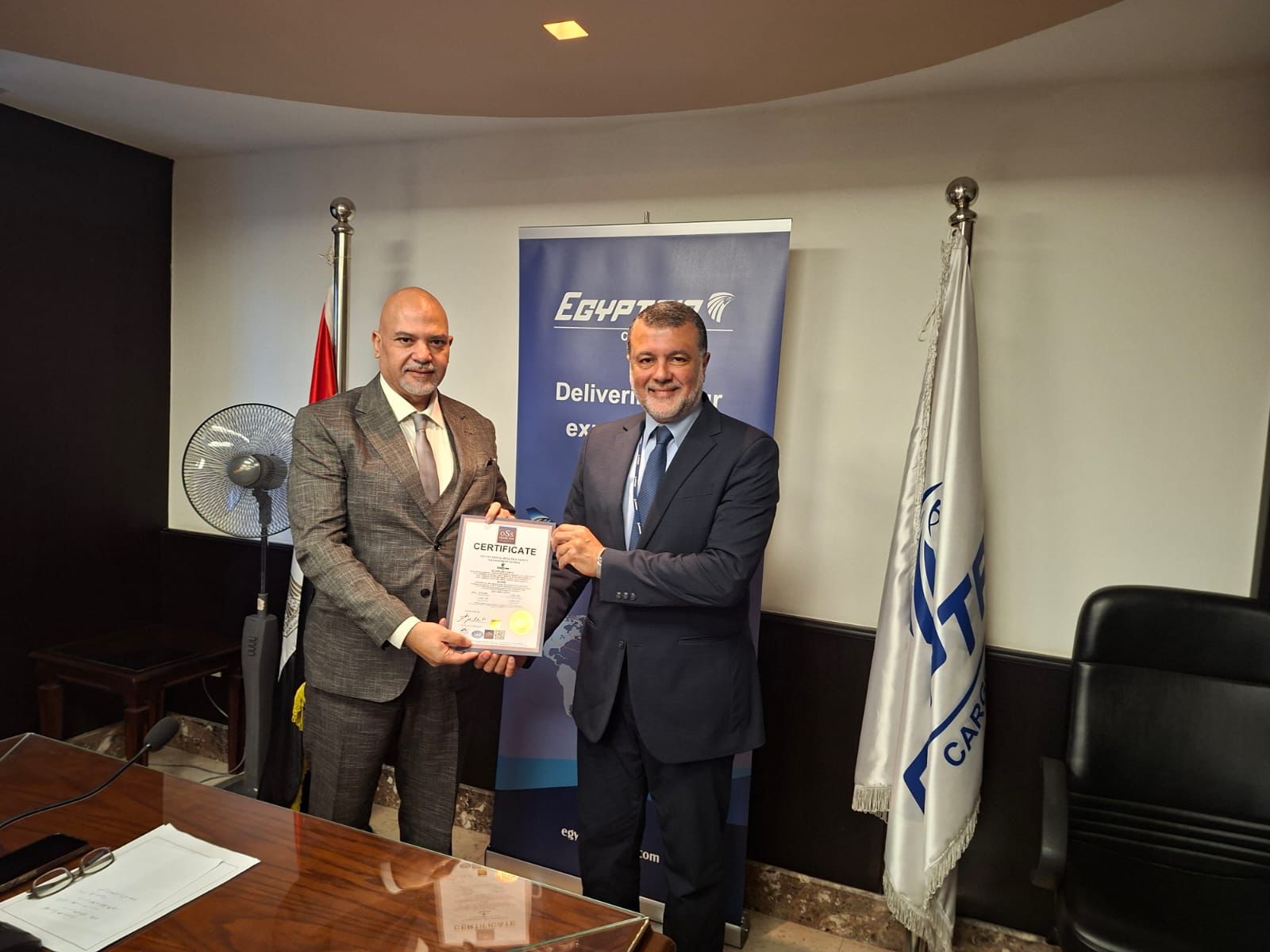 مصر للطيران للشحن الجوي تنجح في تجديد اعتمادات شهادات ISO الدولية  (7)