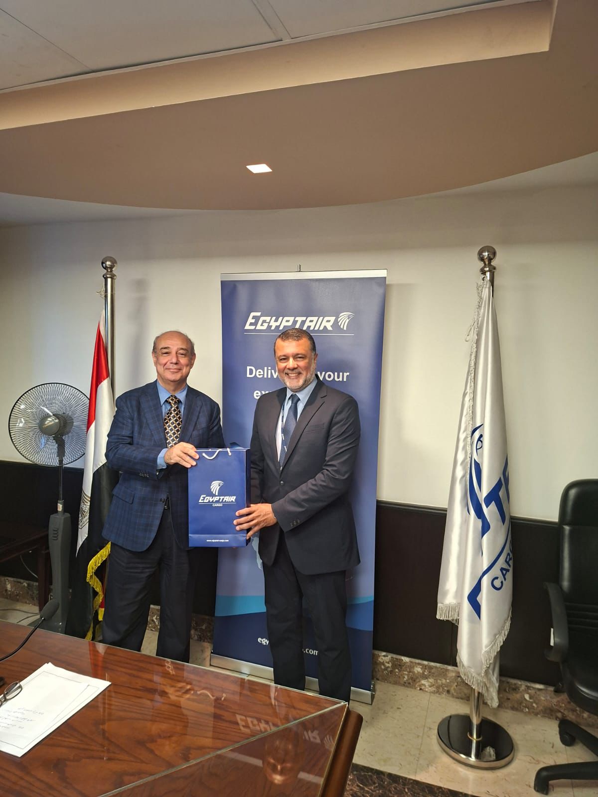 مصر للطيران للشحن الجوي تنجح في تجديد اعتمادات شهادات ISO الدولية  (8)