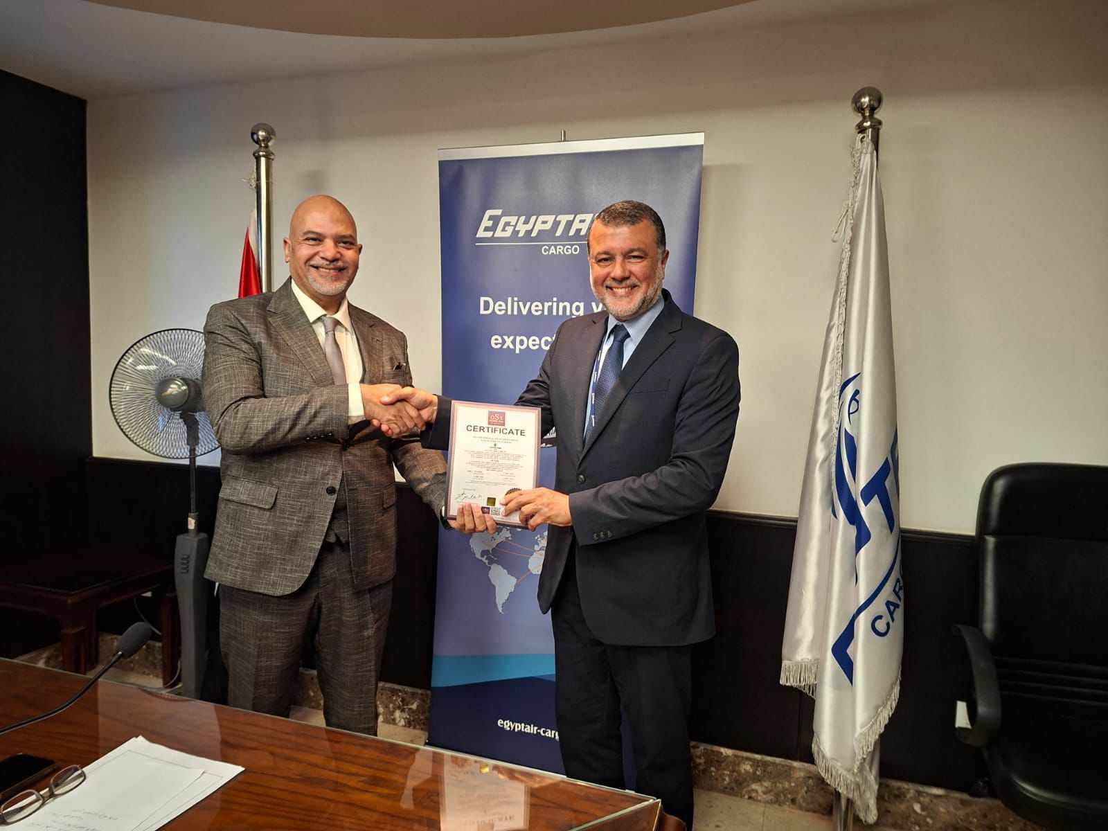 مصر للطيران للشحن الجوي تنجح في تجديد اعتمادات شهادات ISO الدولية  (6)