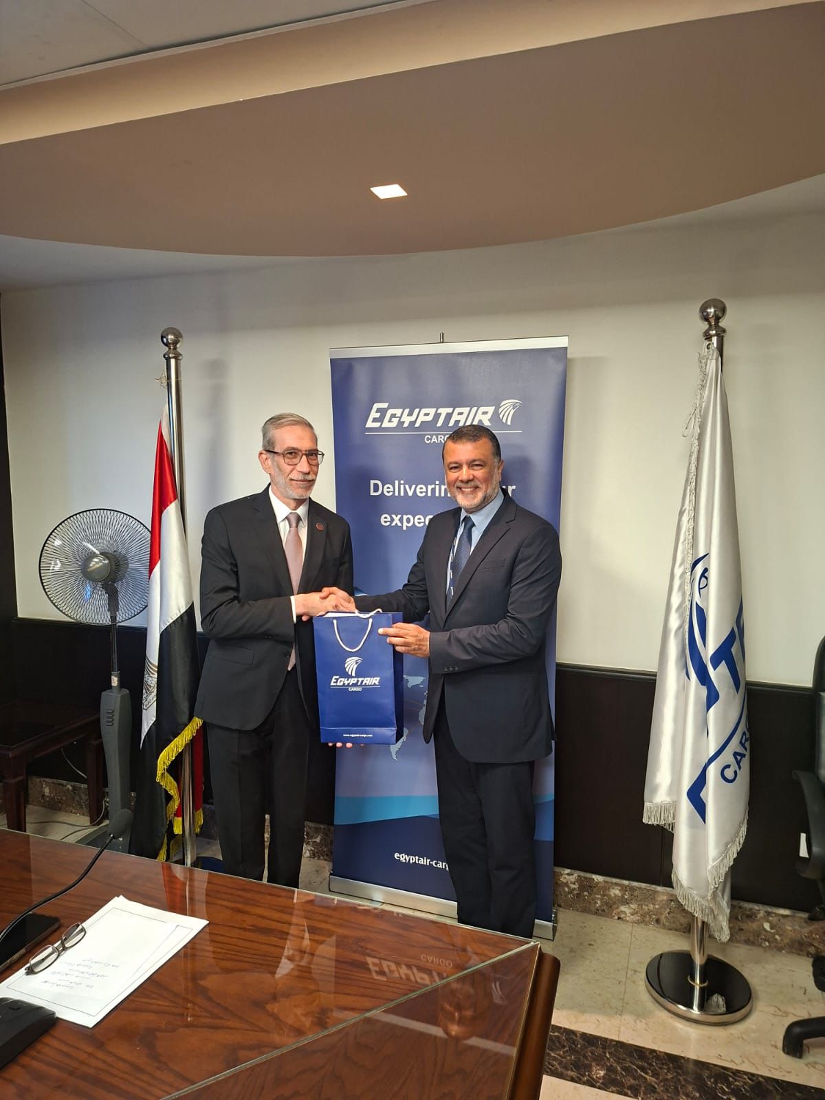 مصر للطيران للشحن الجوي تنجح في تجديد اعتمادات شهادات ISO الدولية  (3)