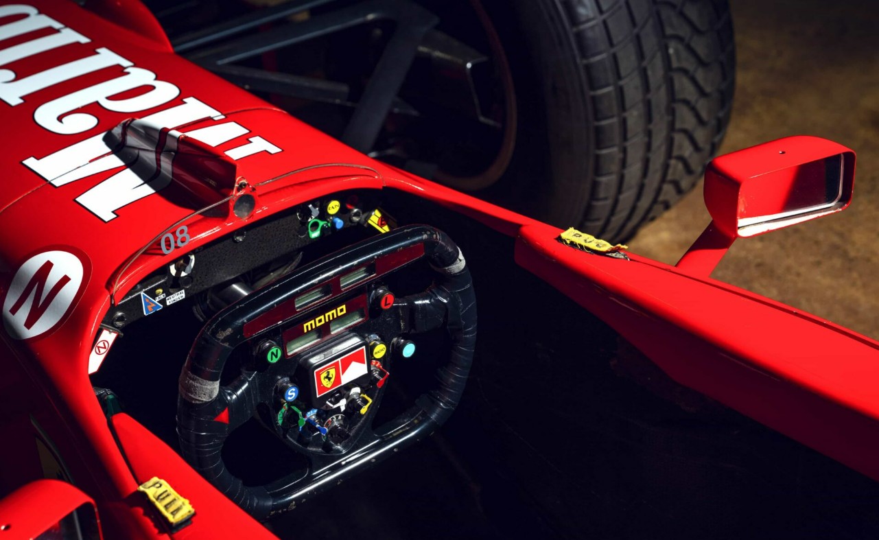 تفاصيل السيارة من الداخل تفاصيل السيارة من الداخل