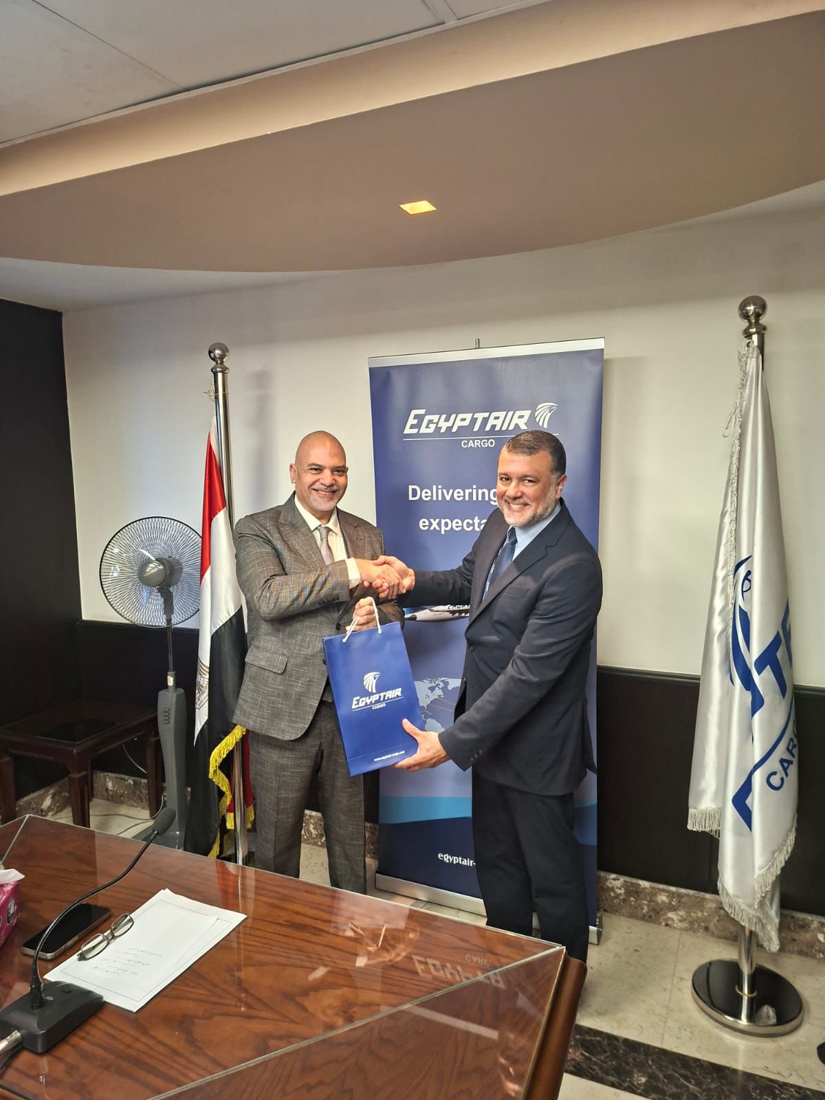 مصر للطيران للشحن الجوي تنجح في تجديد اعتمادات شهادات ISO الدولية  (5)