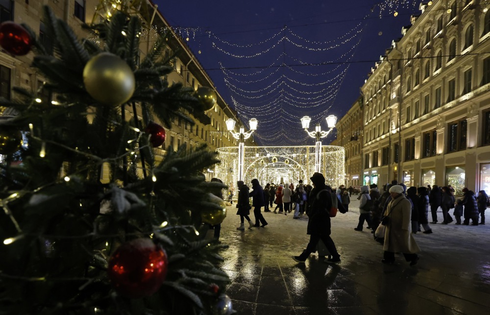 احتفال على الجليد.. روسيا تستقبل العام الجديد 2026 تحت الصفر (4)